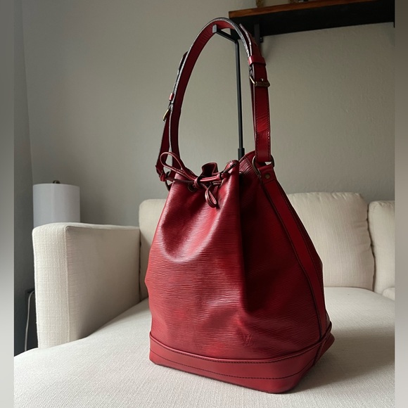 LOUIS VUITTON Epi Noe - Picture 4 of 9